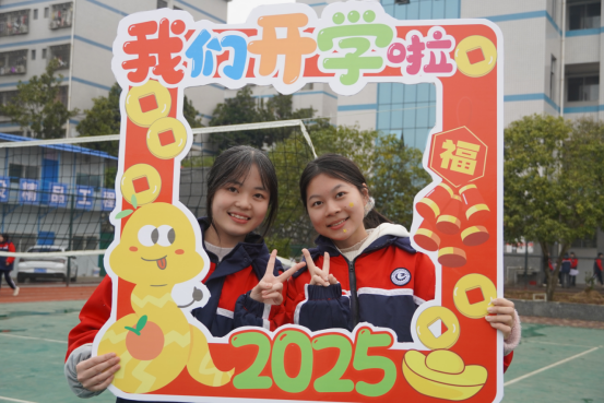 热血开启新副本，微笑托举新学期