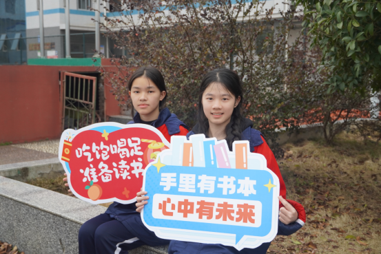 热血开启新副本，微笑托举新学期