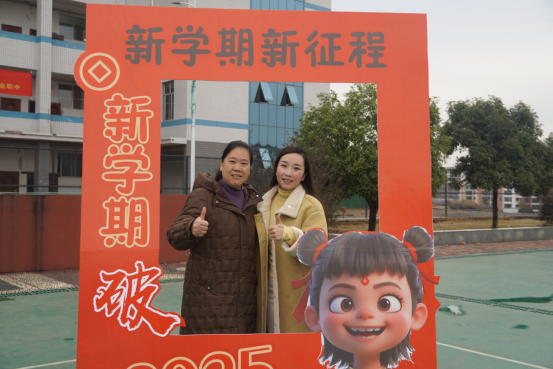 热血开启新副本，微笑托举新学期