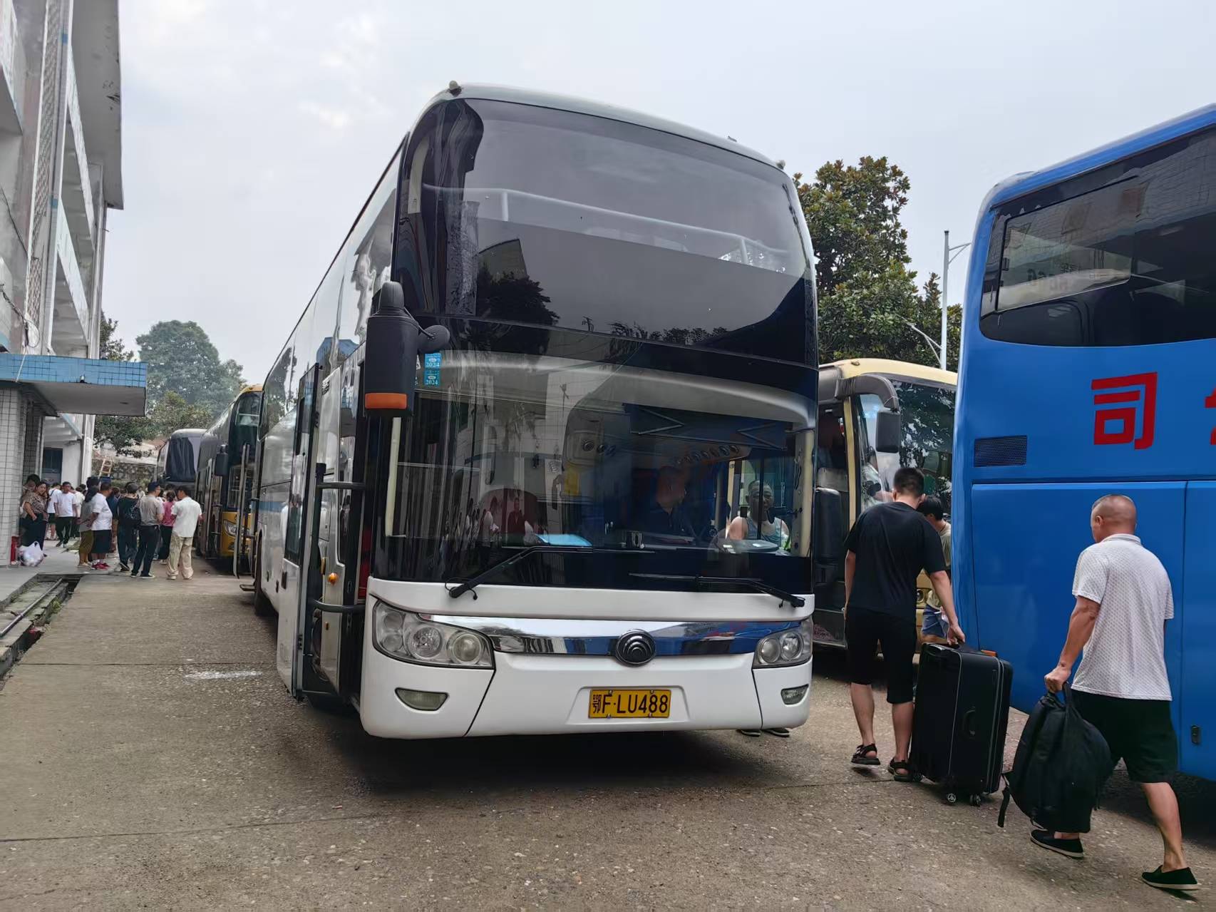 2024年高三学生开启顶岗实习之旅