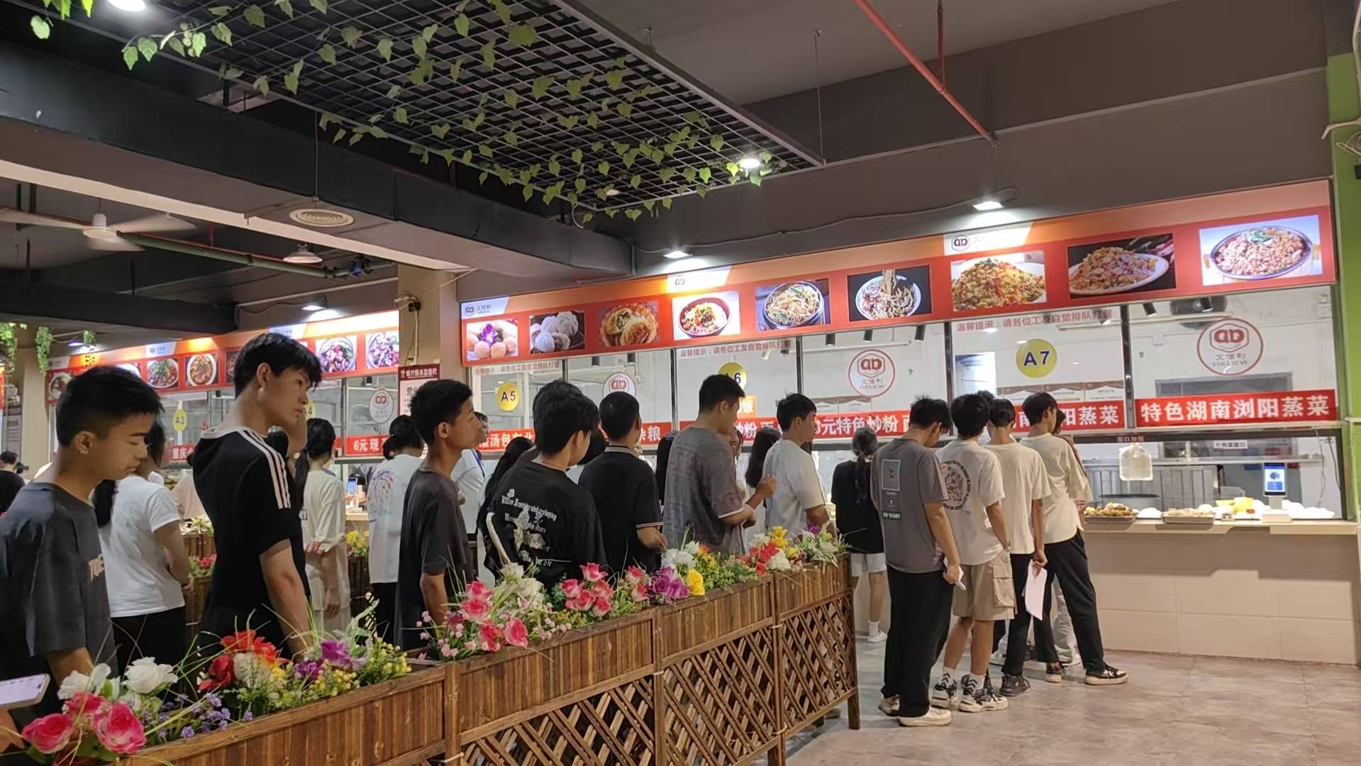 2024年高三学生开启顶岗实习之旅