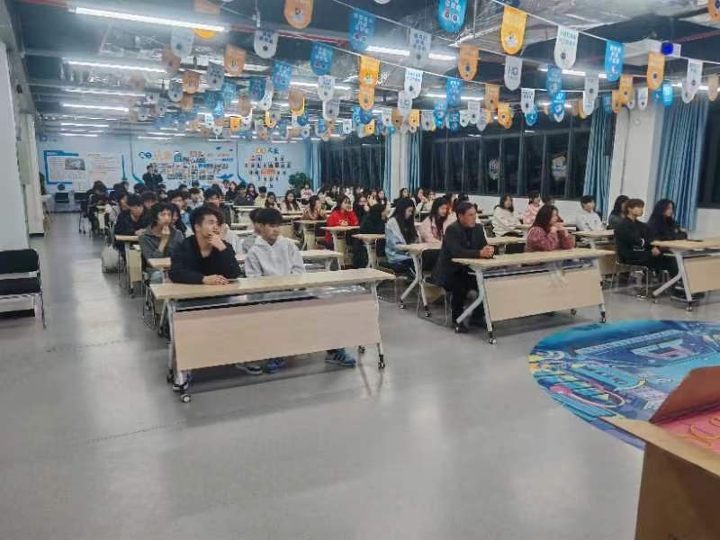 高三学生顶岗实习圆满结束，荣耀返程