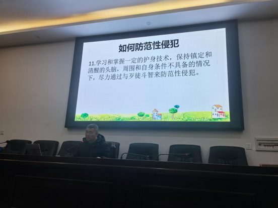 法治宣讲进校园