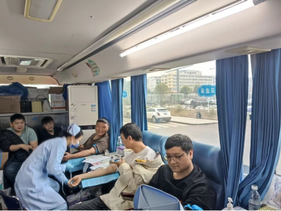 邵阳县工业职中雷锋月活动总结