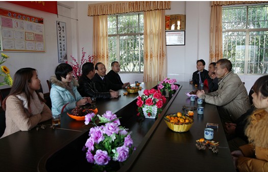 县教育局、工业职中“全民终身学习”美术活动日在河伯中学举行