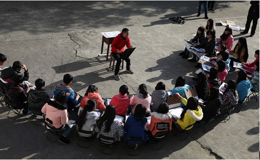 县教育局、工业职中“全民终身学习”美术活动日在河伯中学举行
