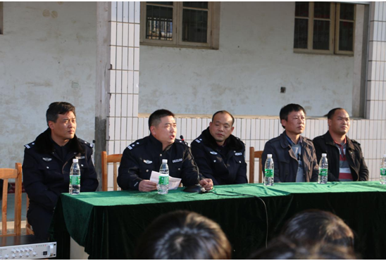 学校举行法制禁毒教育宣讲大会