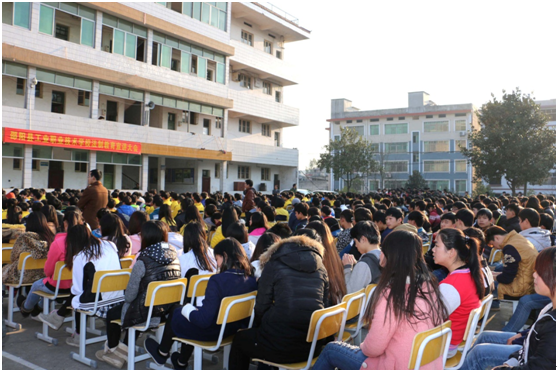 学校举行法制禁毒教育宣讲大会