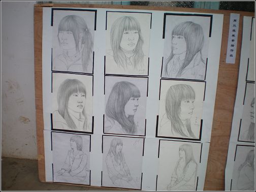 服装、美术专业学生作品展览