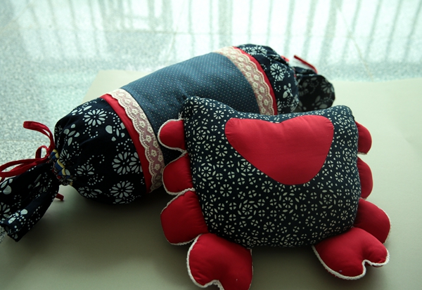 我校蓝印花布设计作品在武汉国际会展中心参展