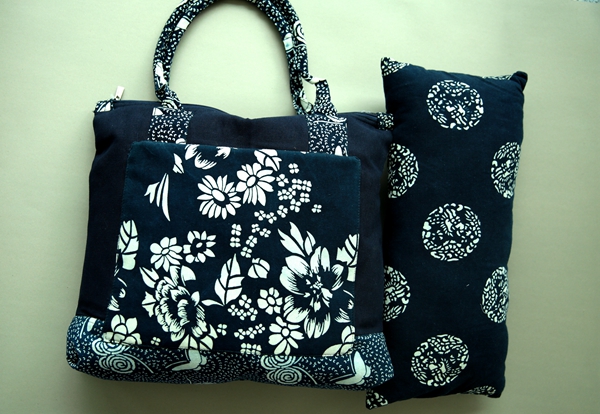 我校蓝印花布设计作品在武汉国际会展中心参展