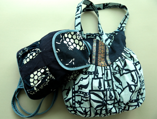 我校蓝印花布设计作品在武汉国际会展中心参展