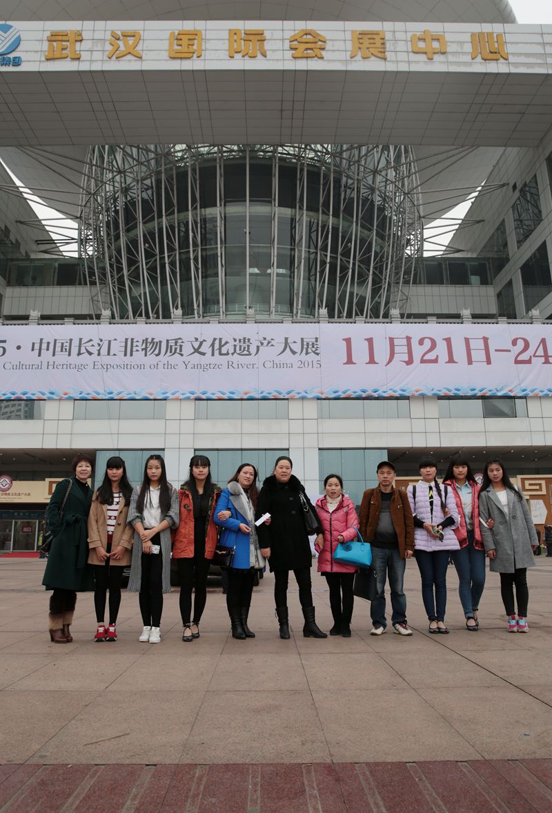 我校蓝印花布设计作品在武汉“非遗”大展中参展