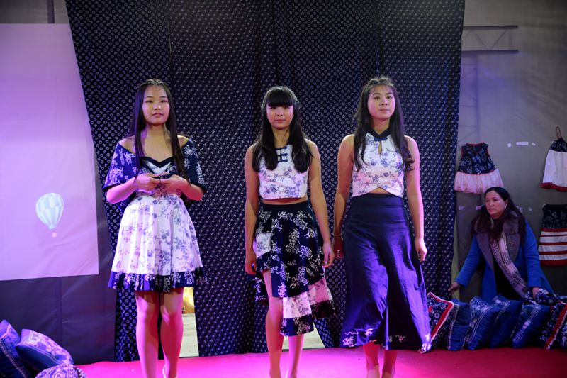 我校蓝印花布设计作品在武汉“非遗”大展中参展