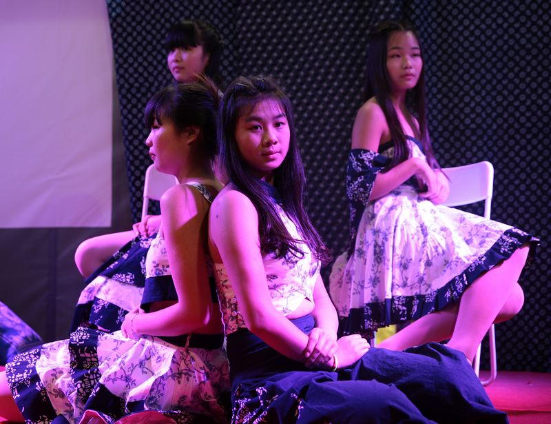 我校蓝印花布设计作品在武汉国际会展中心参展