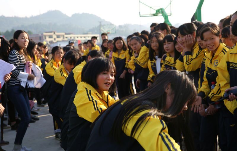 第四届体育节拔河比赛