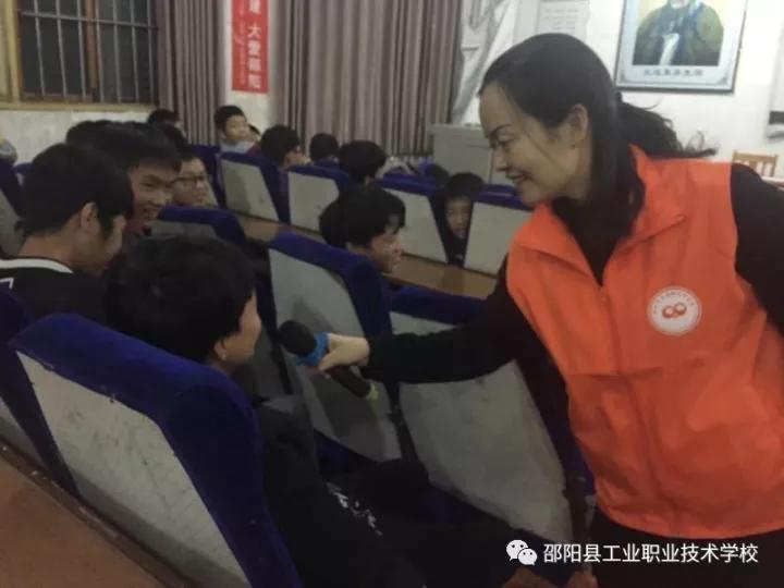 心理辅导在职校 全面提高新生心理健康素质