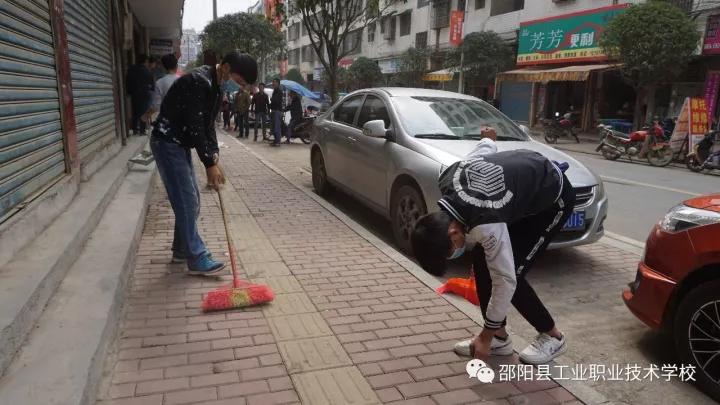 邵阳县工业职业技术学校“双创” 志愿服务走进社区