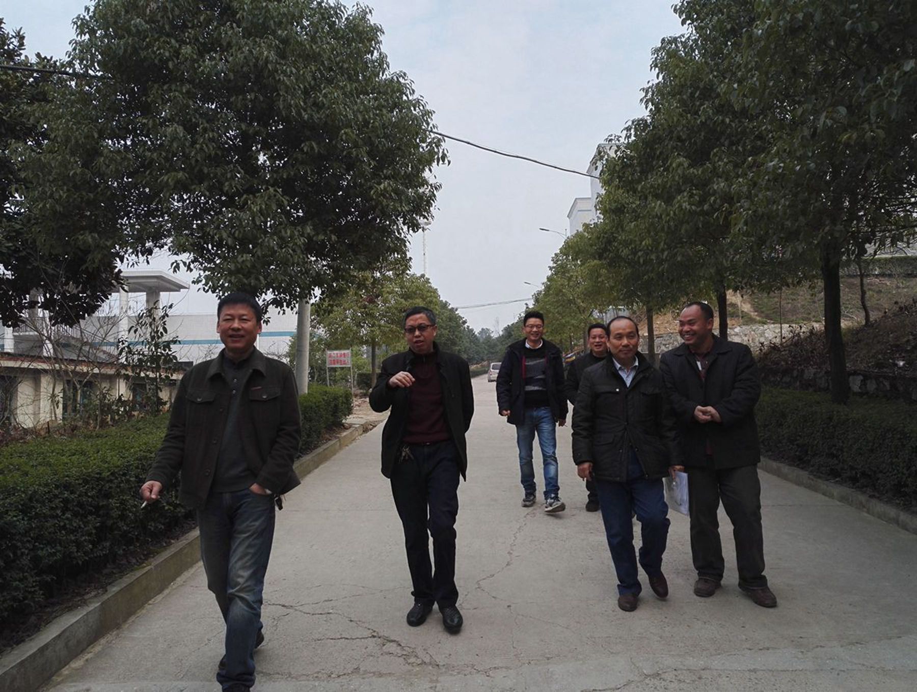 县教育局领导来我校检查开学工作