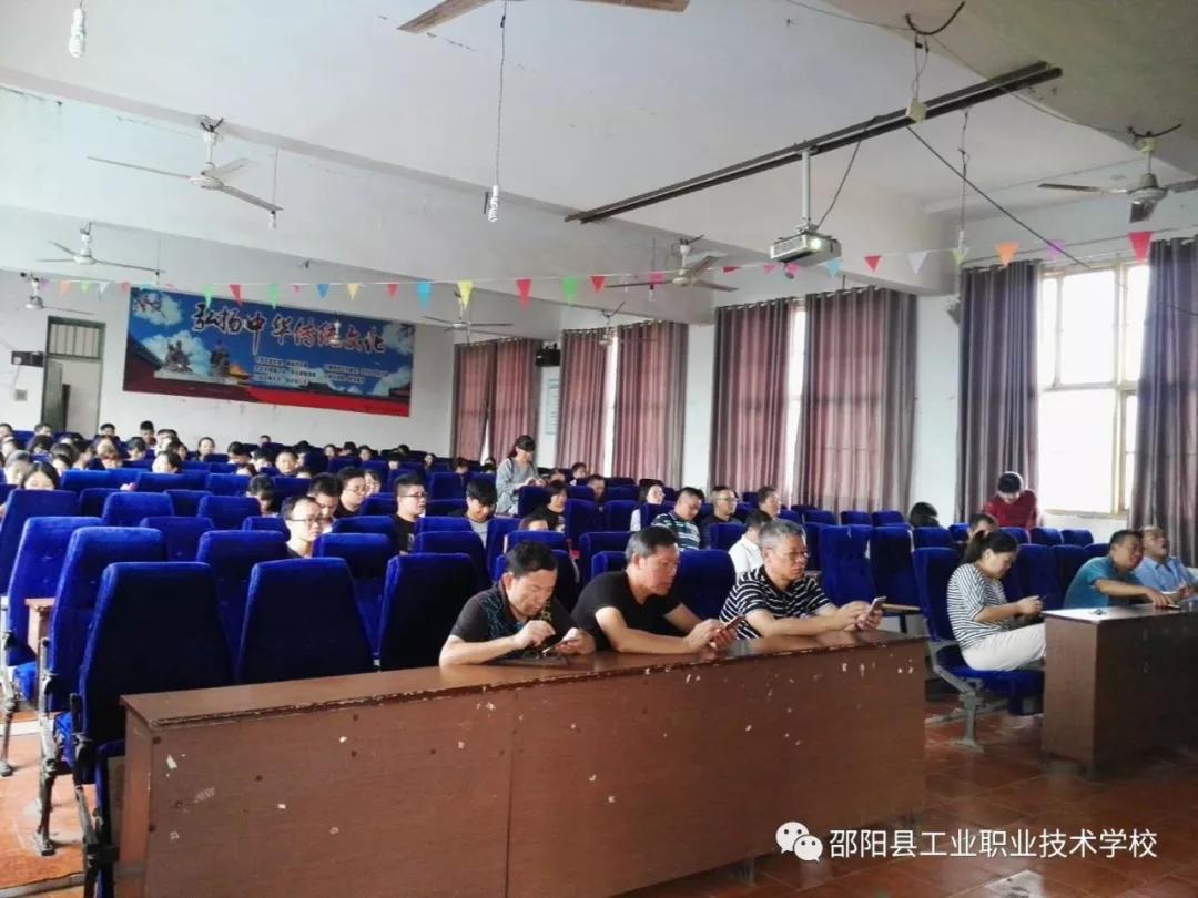 智慧校园培训智慧教师，高科技保障教育教学提升