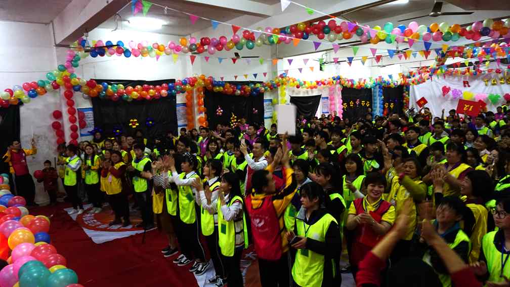 邵阳县工业职中与深圳锐拓青年志愿团开展“手拉手，心连心”公益活动