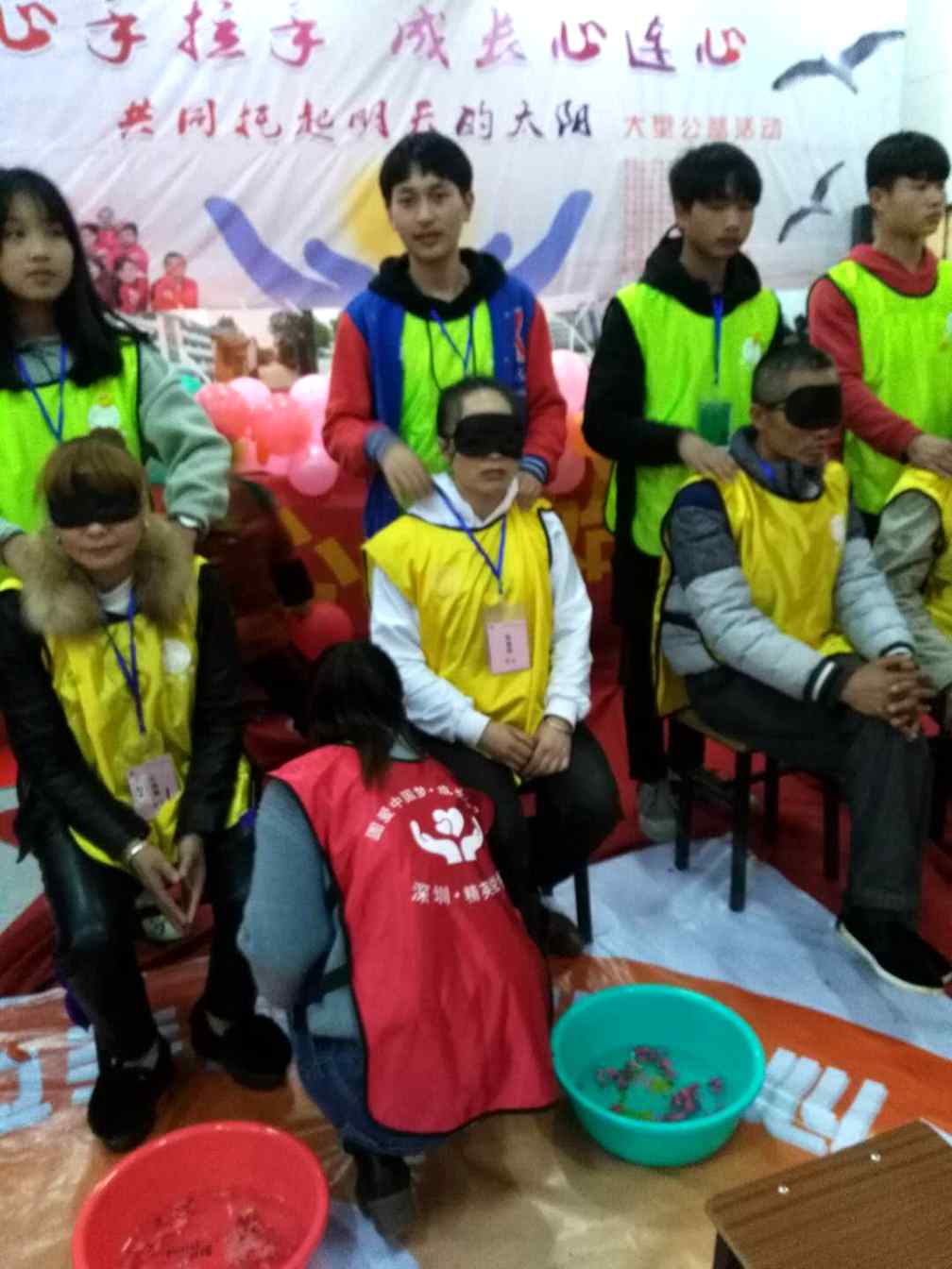 邵阳县工业职中与深圳锐拓青年志愿团开展“手拉手，心连心”公益活动