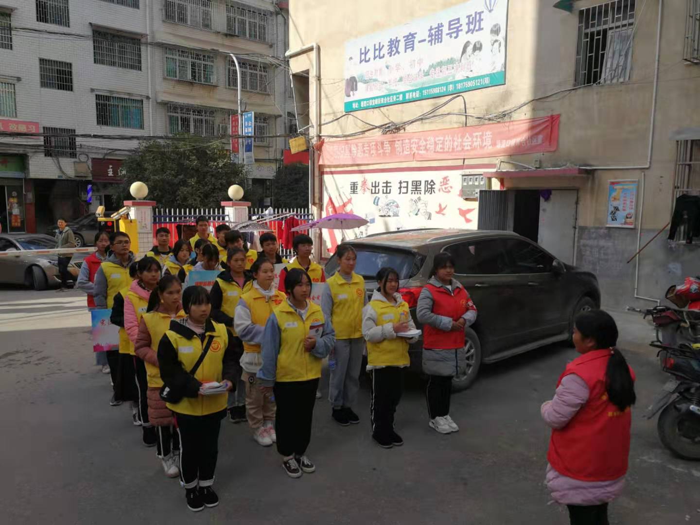 邵阳县工业职业技术学校义工会参与双合社区法律宣传活动