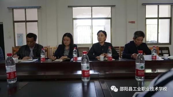 省政协主席李微微率队到邵阳县工业职业技术学校调研职高生心理健康教育情况