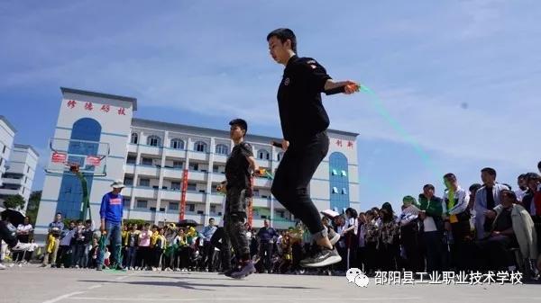 邵阳县工业职业技术学校隆重举办第6届体育节暨第11届文化艺术节
