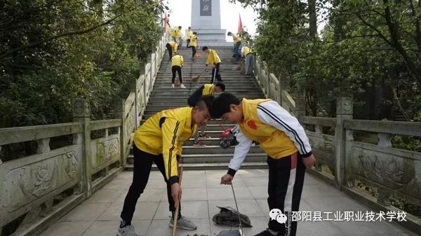 情系雷锋月 爱洒三月天——邵阳县工业职业技术学校2019年学雷锋月主题活动小结