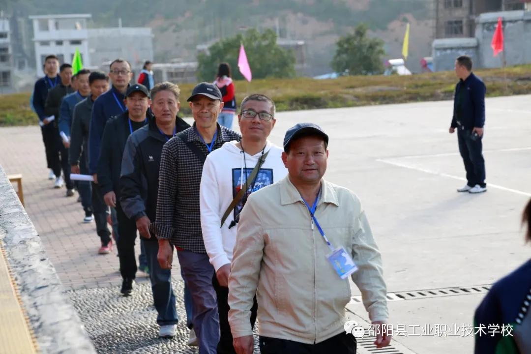 邵阳市中职学校“文明风采”女子排球竞赛在邵阳县工业职中开幕