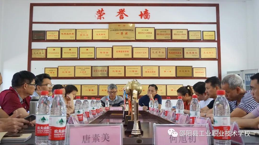 邵阳县工业职中与霞塘云中学深入开展校际互促活动