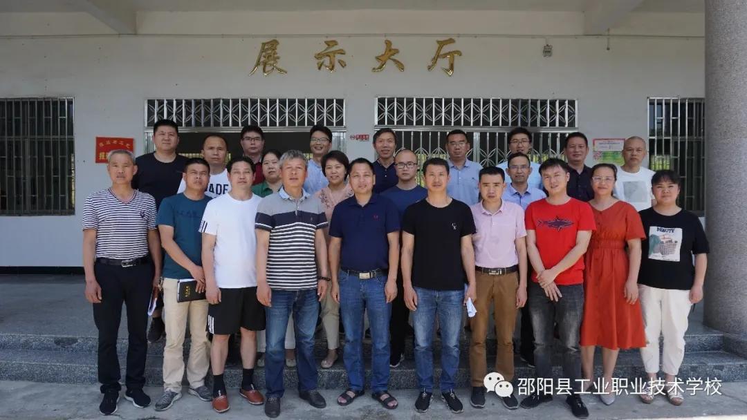 邵阳县工业职中与霞塘云中学深入开展校际互促活动