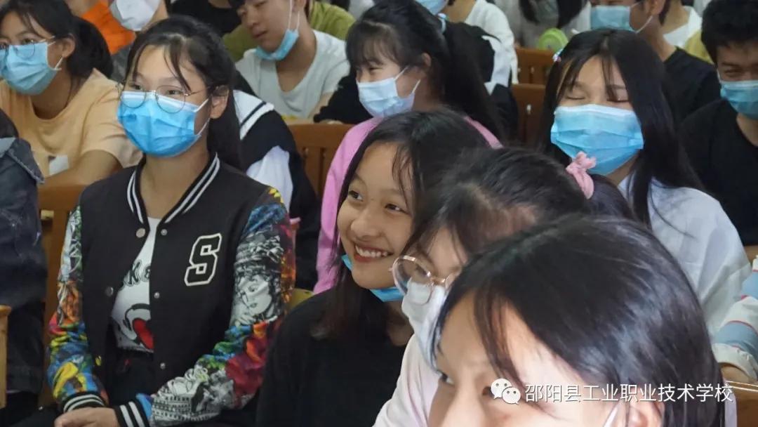 邵阳县工业职中与霞塘云中学深入开展校际互促活动