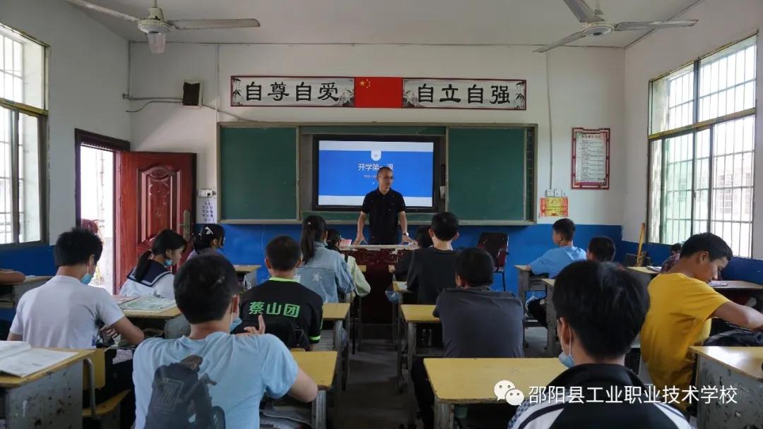 邵阳县工业职中与霞塘云中学深入开展校际互促活动