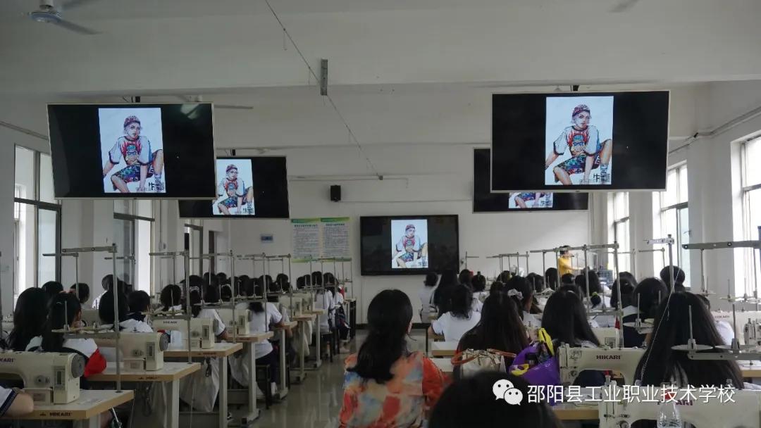 邵阳县工业职业技术学校特邀服装教授来校开展讲座