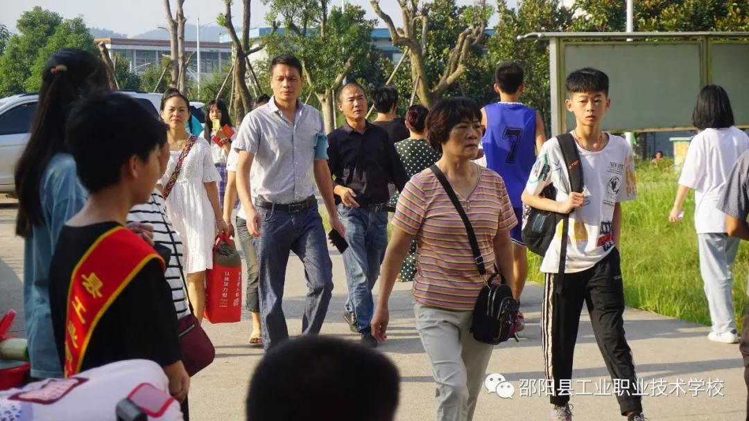 邵阳县工业职业技术学校迎来2020级新生