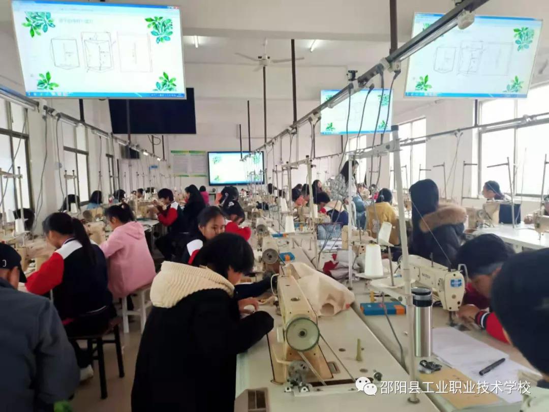 邵阳县工业职业技术学校第二次校本研修培训活动圆满收官