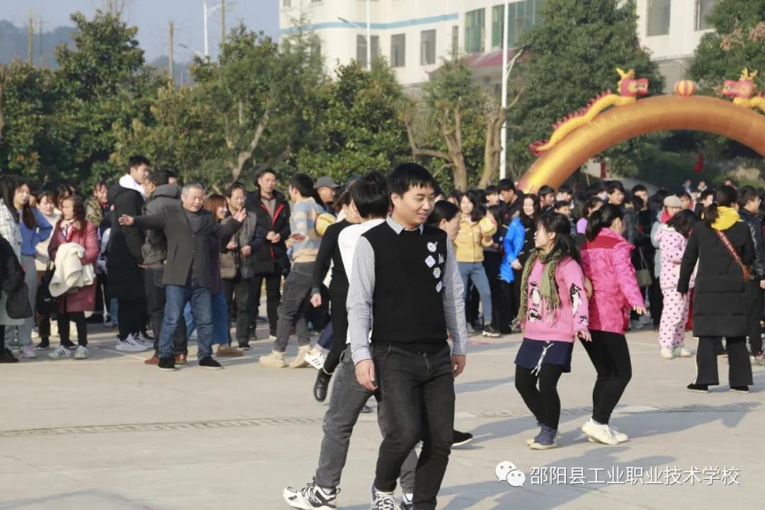 邵阳县工业职业技术学校举办“第八届”体育节