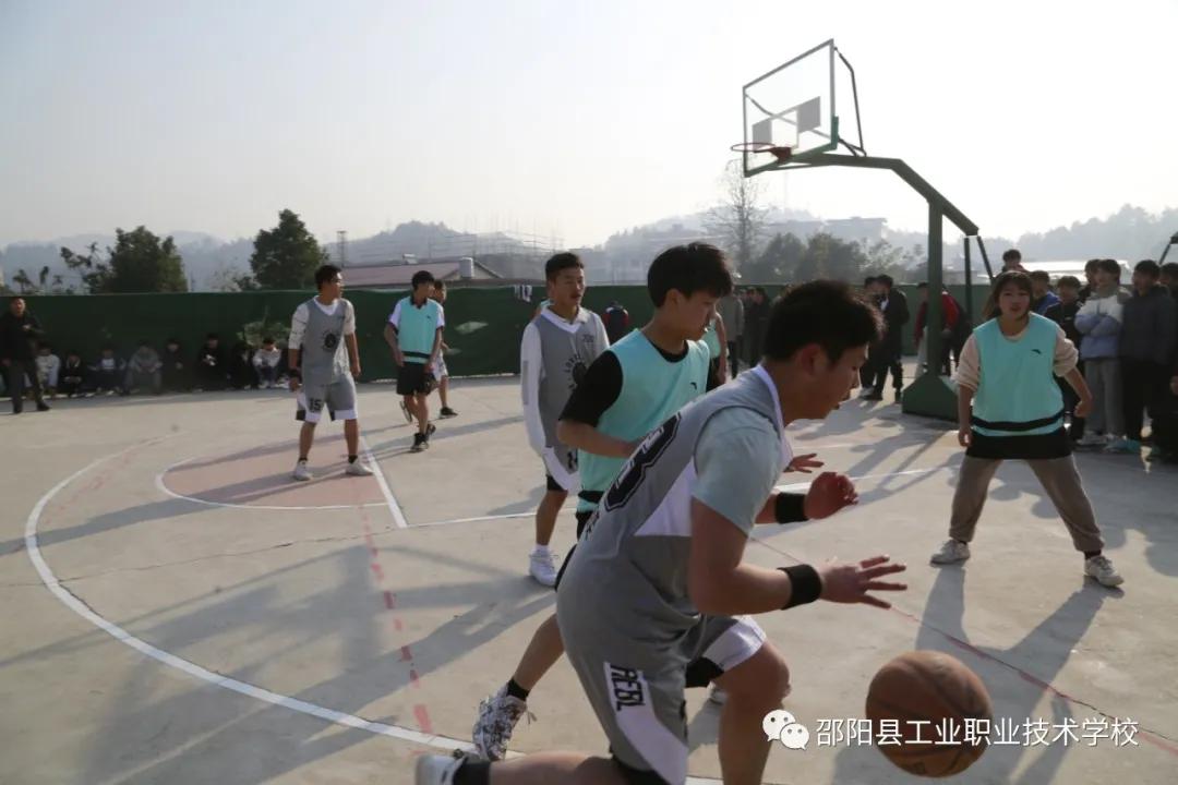 邵阳县工业职业技术学校举办“第八届”体育节