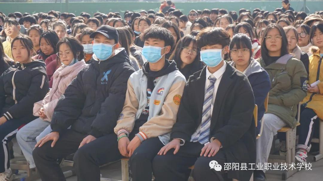 饮水思源 薪火相传--邵阳县工业职中开展优秀学子回访母校活动