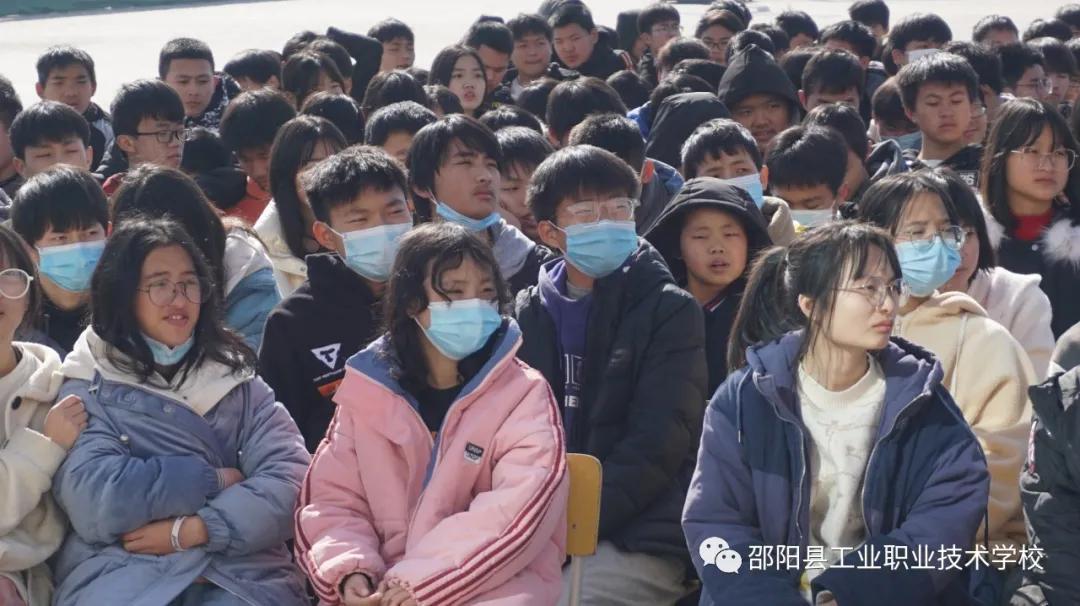 饮水思源 薪火相传--邵阳县工业职中开展优秀学子回访母校活动