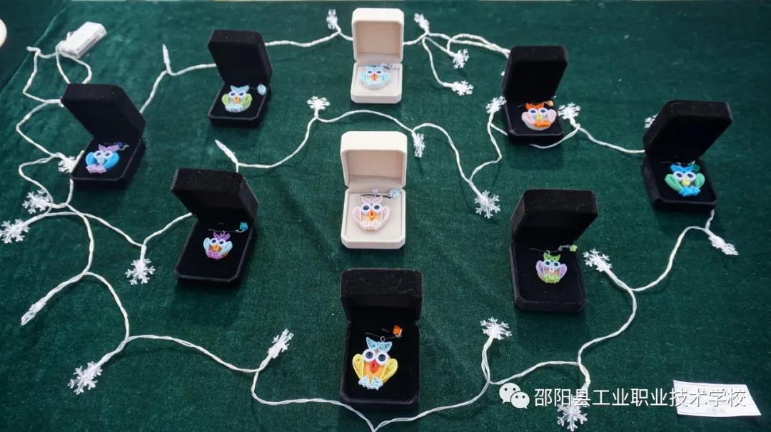 迈向精彩艺术人生，绽放校园文化魅力--邵阳县工业职中举办第13届艺术节作品展