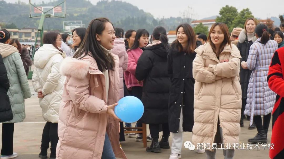 邵阳县工业职中开展趣味活动喜迎“三八”妇女节