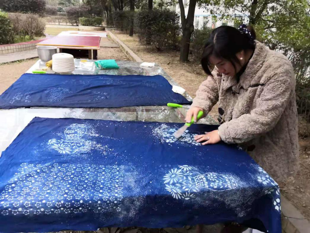 邵阳县工业职业技术学校“蓝印花布校企合作生产实训基地建设”典型案例