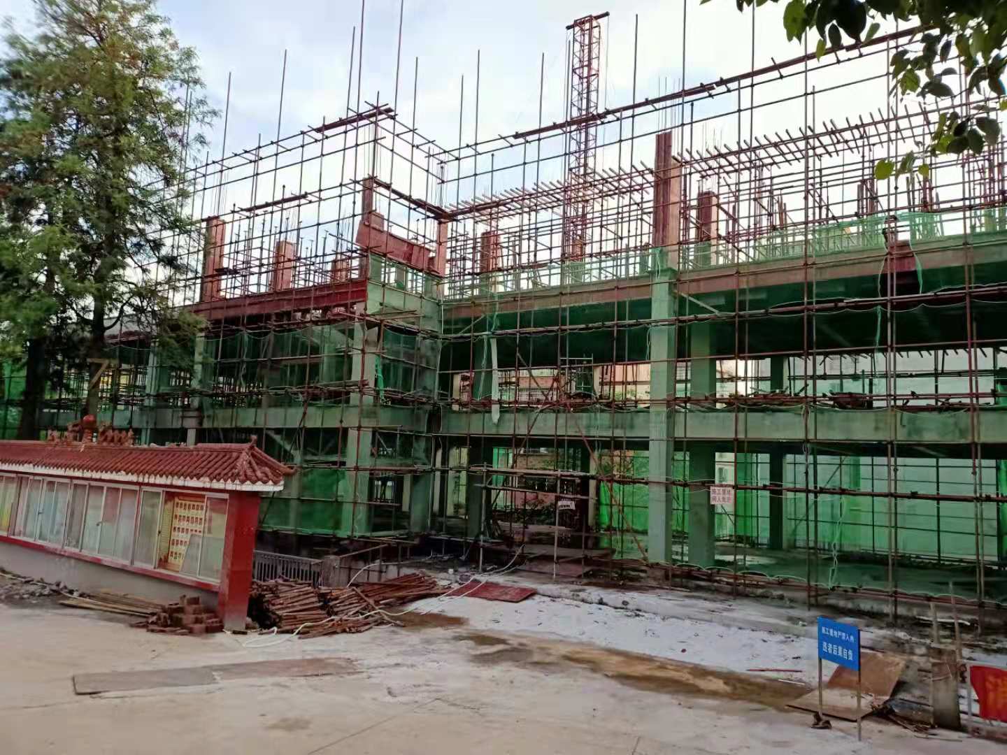 邵阳县工业职业技术学校《邵阳蓝印花布校企合作实训基地建设》支撑材料