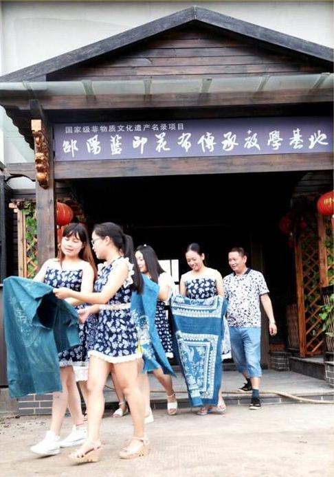 邵阳县工业职业技术学校《邵阳蓝印花布校企合作实训基地建设》支撑材料