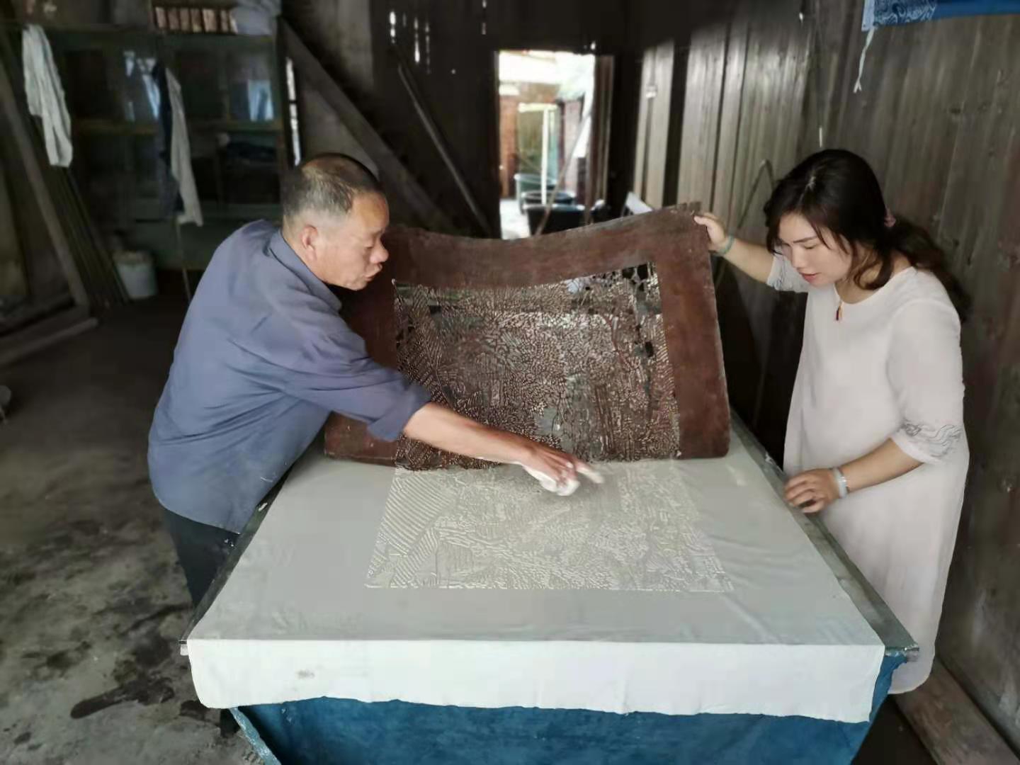 邵阳县工业职业技术学校《邵阳蓝印花布校企合作实训基地建设》支撑材料