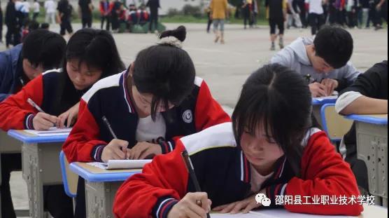 秀丹青书法，展中职之风