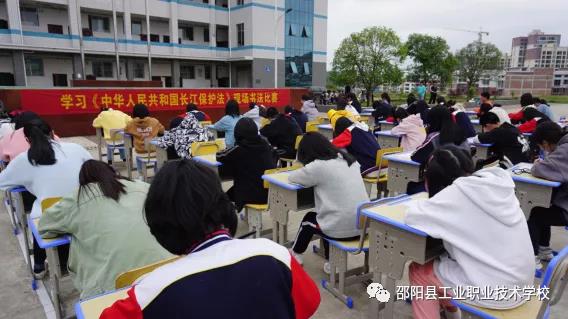 秀丹青书法，展中职之风